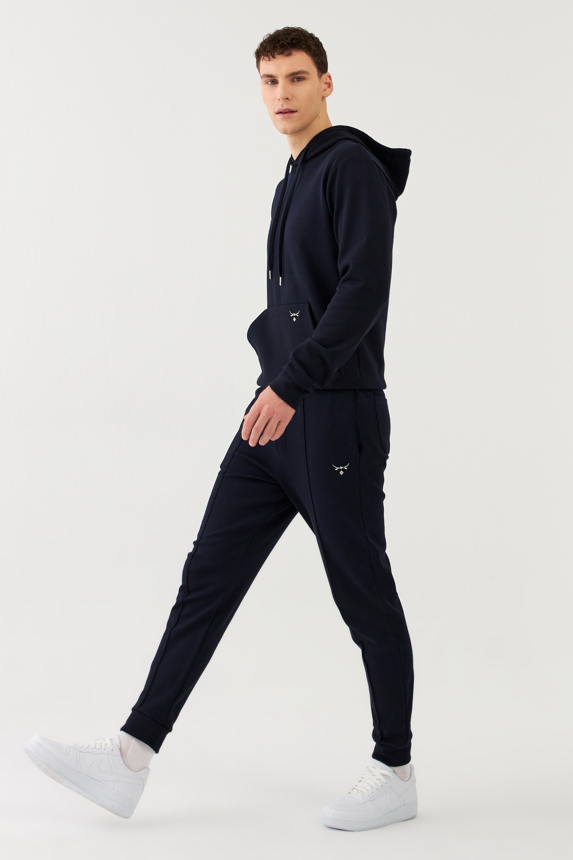 The Bull Head Herren Jogger in Tapered Fit mit Falte Navy