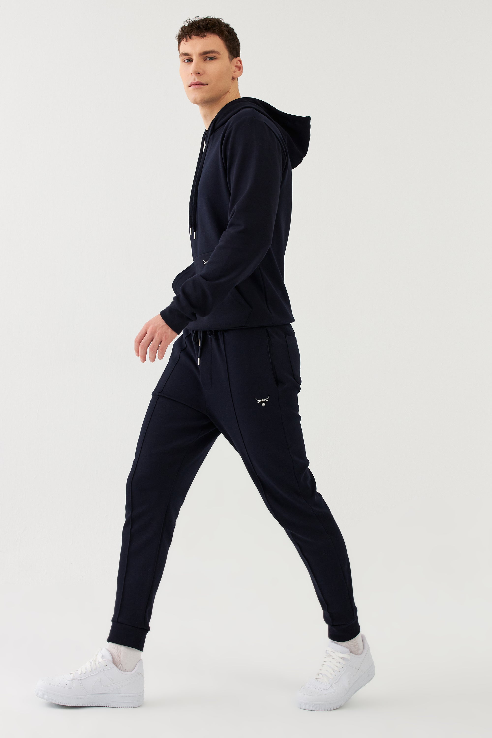 The Bull Head Herren Jogger in Tapered Fit mit Falte Navy