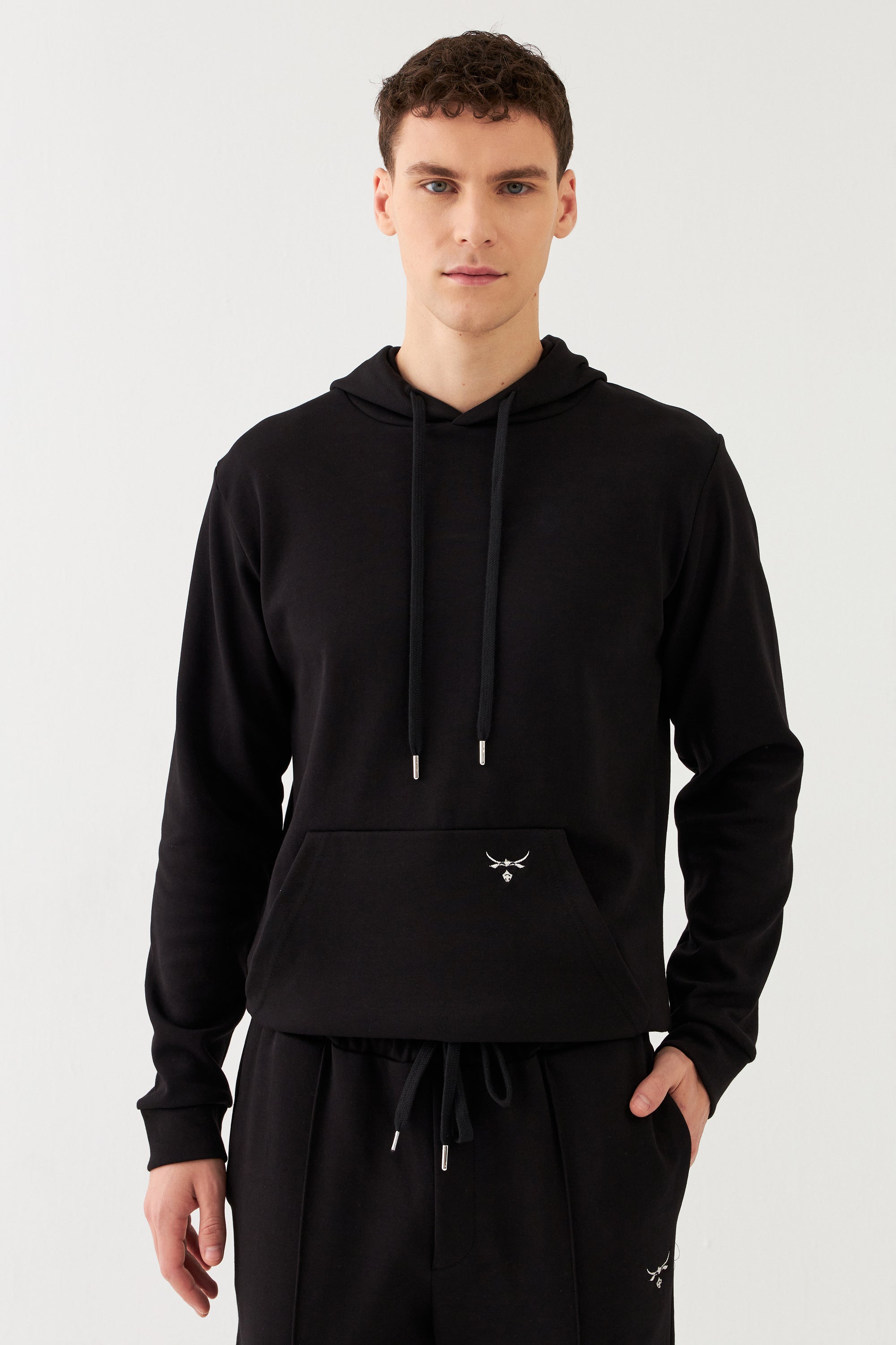 The Bull Head Herren Hoodie in Regular Fit Schwarz