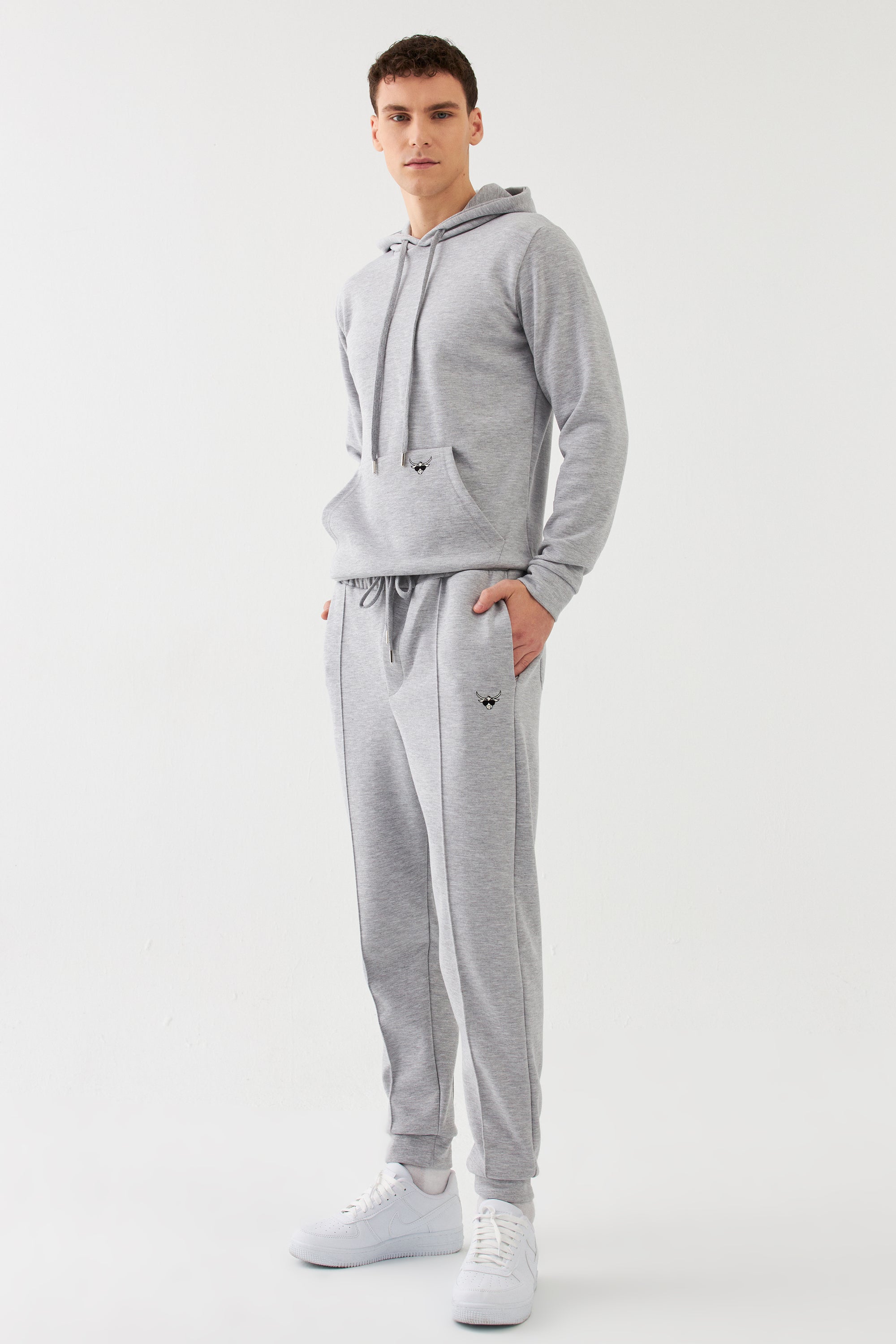 The Bull Head Herren Jogger in Tapered Fit mit Falte Grau