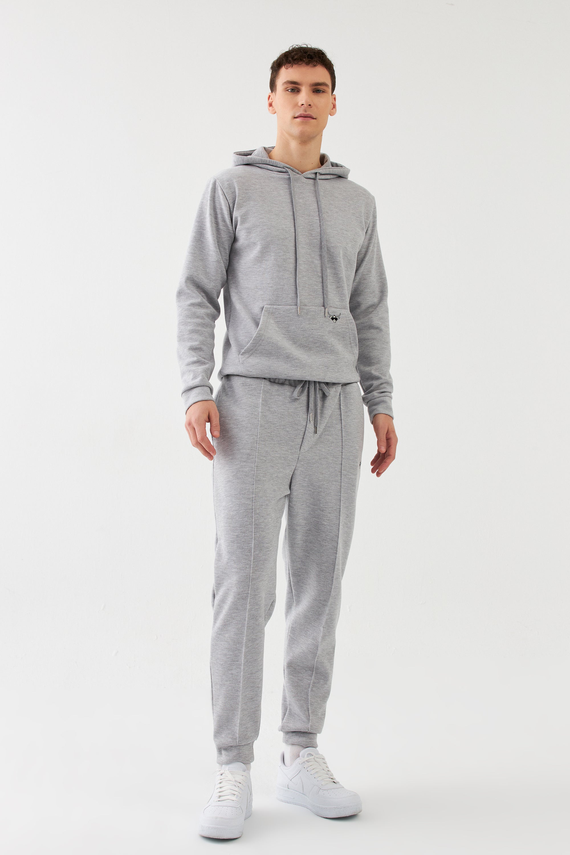 The Bull Head Herren Jogger in Tapered Fit mit Falte Grau