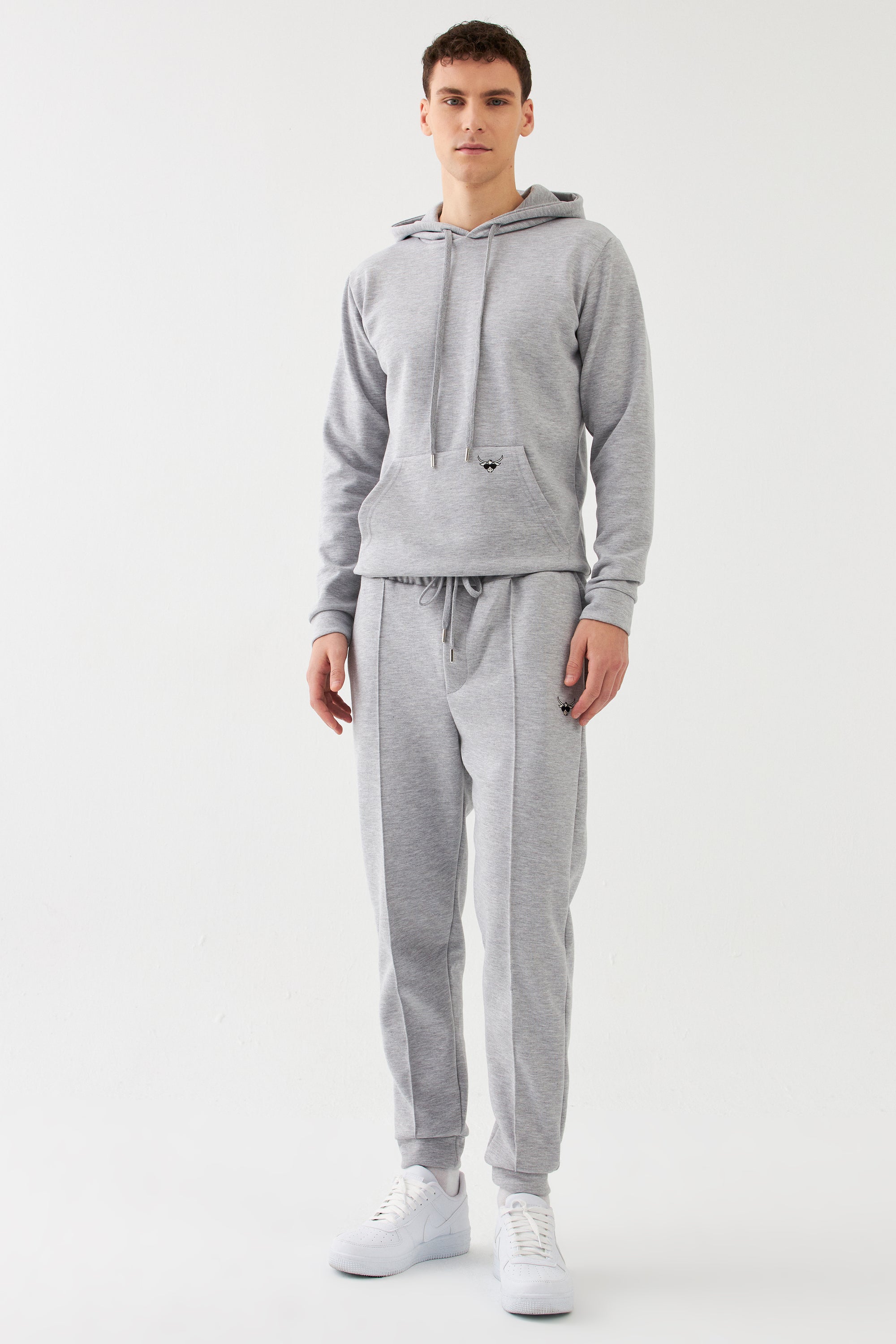 The Bull Head Herren Jogger in Tapered Fit mit Falte Grau