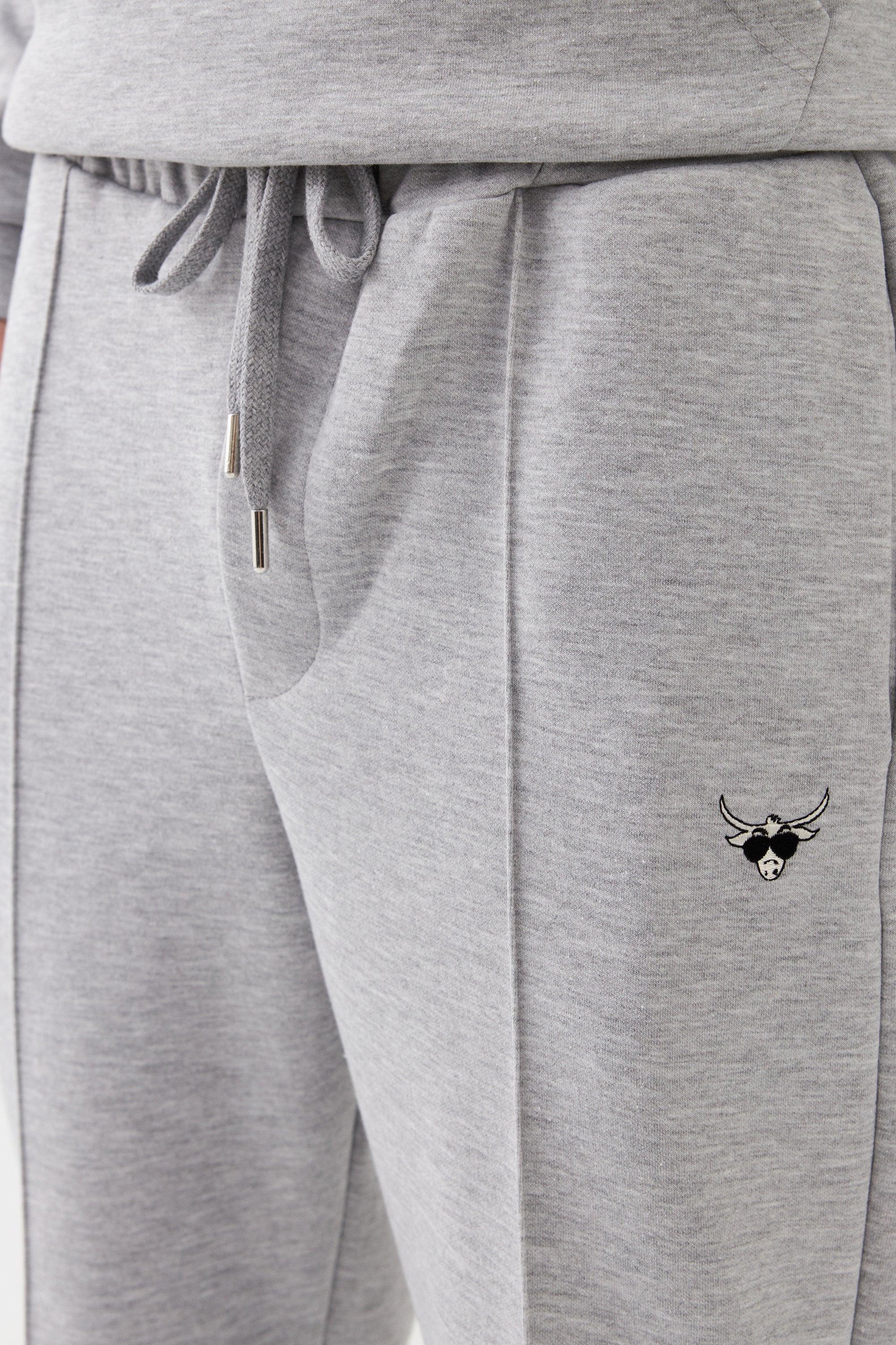 The Bull Head Herren Jogger in Tapered Fit mit Falte Grau